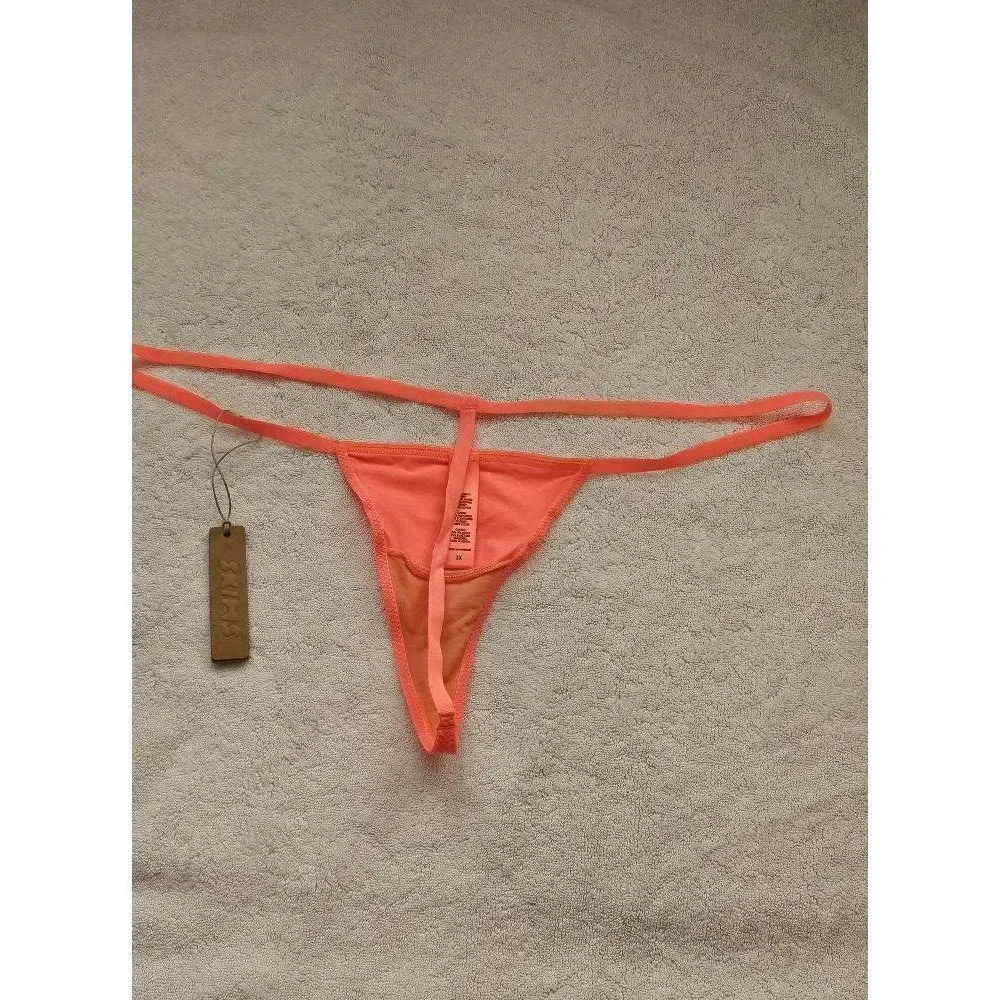 Skims thong panty Nwt‎